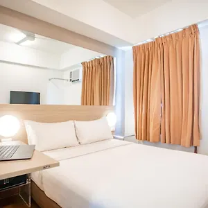 Red Planet Clark Hotel